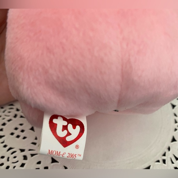 💐 “MOM-E” RETIRED TY BEANIE BABY BEAR. MINT W/MINT TAGS! DATED 2005! APPROX 8”. - Picture 7 of 7